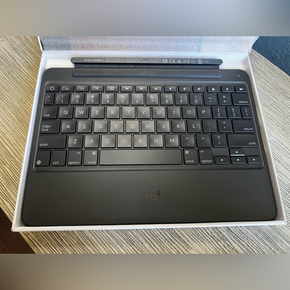 🆕 Logitech Slim Combo Detachable Keyboard Case - Black - Picture 6 of 6